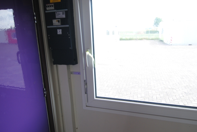 Tweedelig geschakeld gebouw HS-1533
