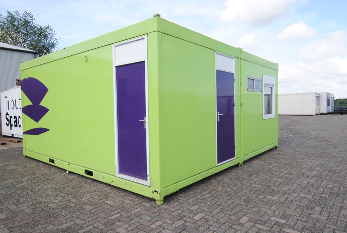 Tweedelig geschakeld gebouw HS-1533