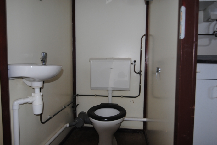 Tweedelig geschakeld gebouw HS-1533