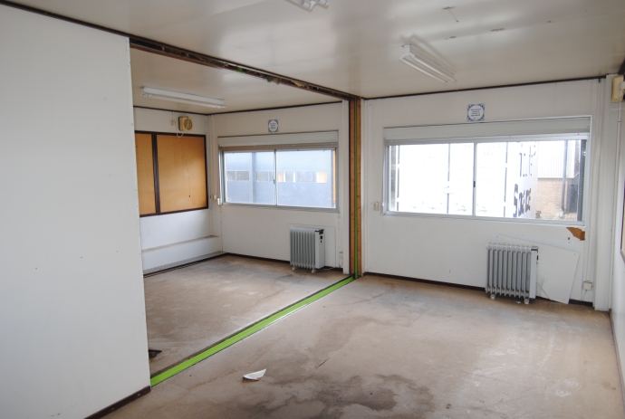 Tweedelig geschakeld gebouw HS-1533