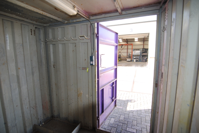 8ft container met stelling HS-1536