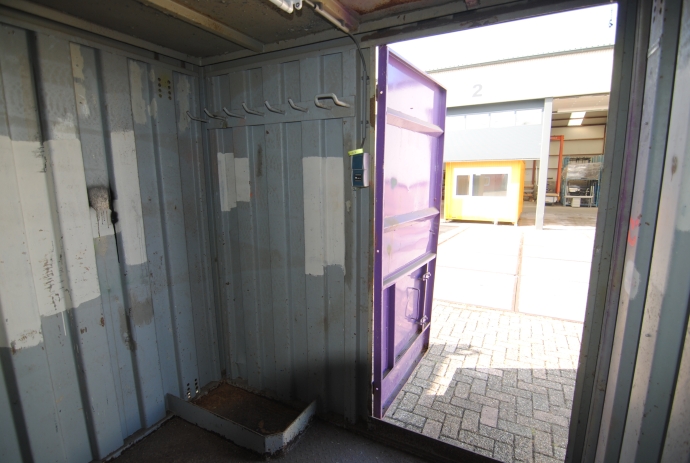 8ft container met stelling HS-1537