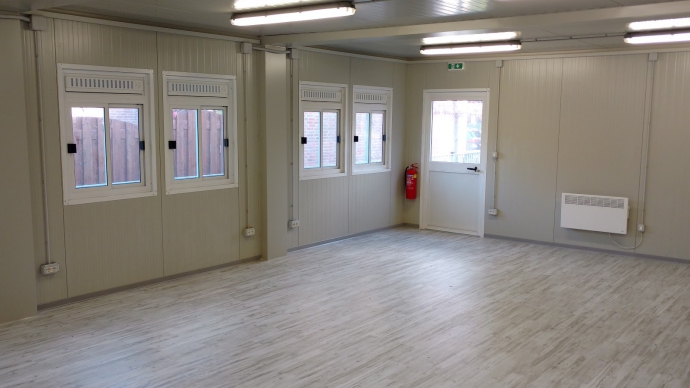 Nieuw op maat geproduceerd inpandig kantoor / bureelunit