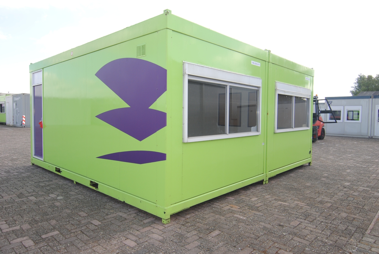 Tweedelig geschakeld gebouw HS-1533