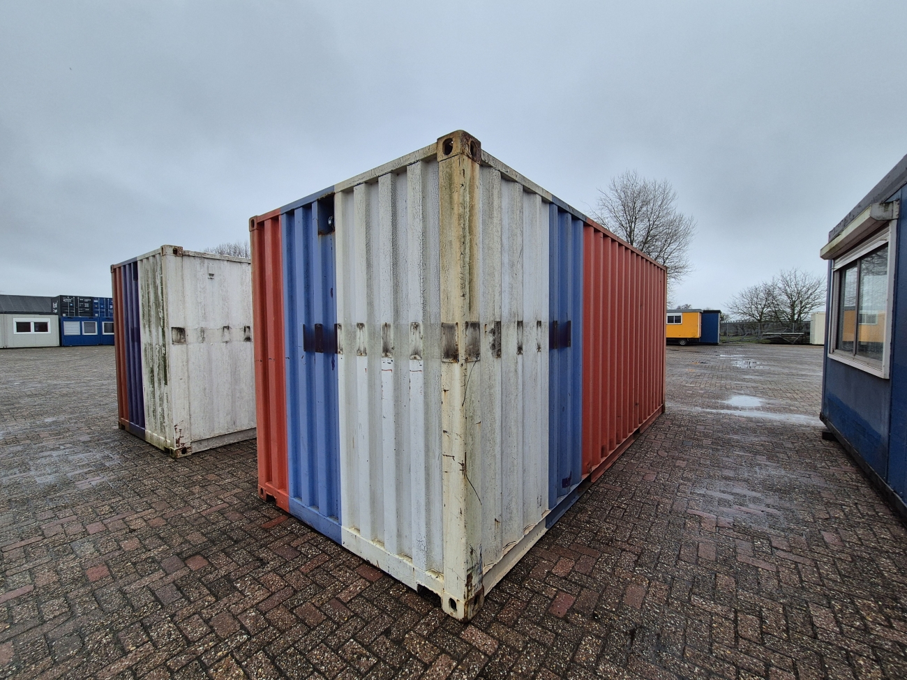 HS-1612 Opslagcontainer 20ft met stelling en verlichting
