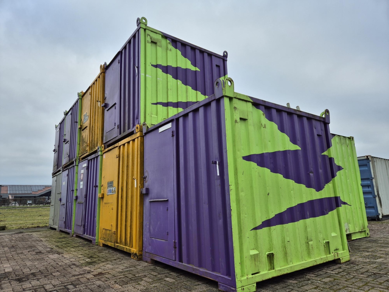 Diverse 8ft. gebruikte opslagcontainers